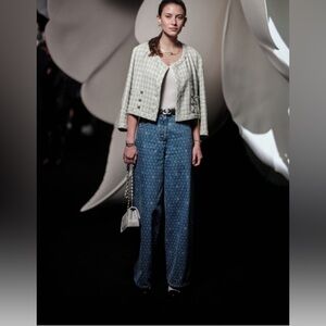 CHANEL 2023 RUNWAY MINT ECRU TWEED CROP JACKET SIZE 36